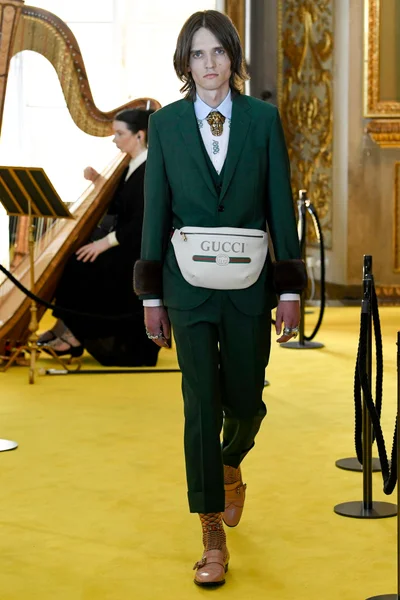 Look 63